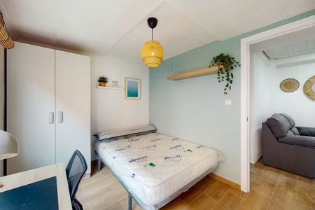 Carrer Rodrigo de Pertegàs, Valencia, Valencian Community 46023 - Photo 5