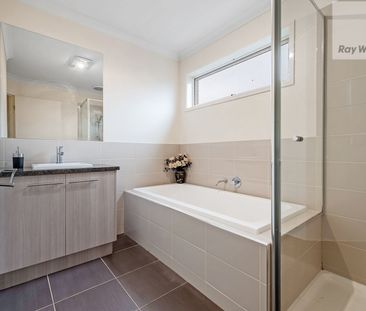 Grand Family Home - Photo 5