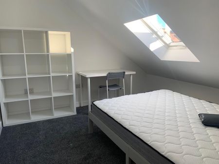 4 bedroom flat to rent - Photo 4