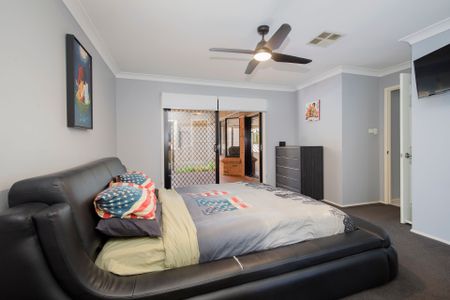 Large Family Home - Entertaining Paradise! - Photo 4