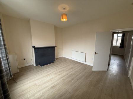 2 bed Terraced - To Let - Photo 4