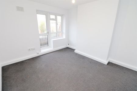 Allerton Road, Borehamwood - Photo 2