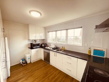 Fully Furnished 4 Bedroom House in Remuera - Photo 2