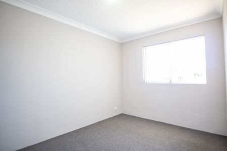 Light Filled Unit in Ideal Location - Photo 3