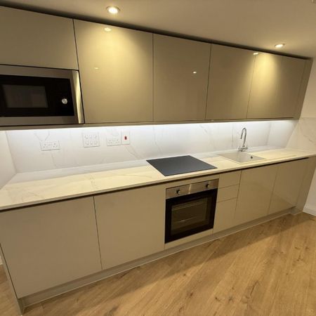 1 bedroom Flat To Let - Photo 3