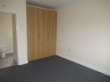 3 Bed House - Photo 5