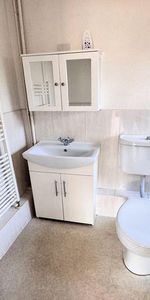 2 bedroom semi-detached bungalow to rent - Photo 3