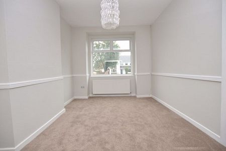 3 Bedroom Semi-Detached House - Photo 2