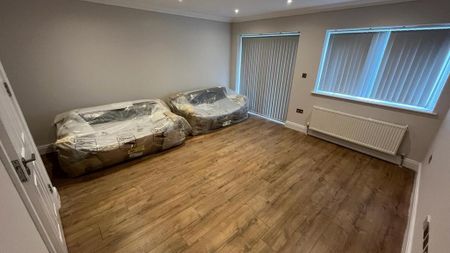 3 bedroom end of terrace house to rent - Photo 2