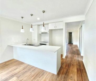 Stunning 4 Bedroom House for Rent in the Beautiful Park Ridge Neigh... - Photo 3