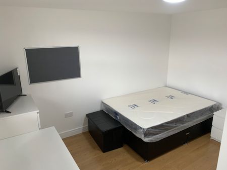 5 Bed Terraced House, Salisbury Road, L15 - Photo 4