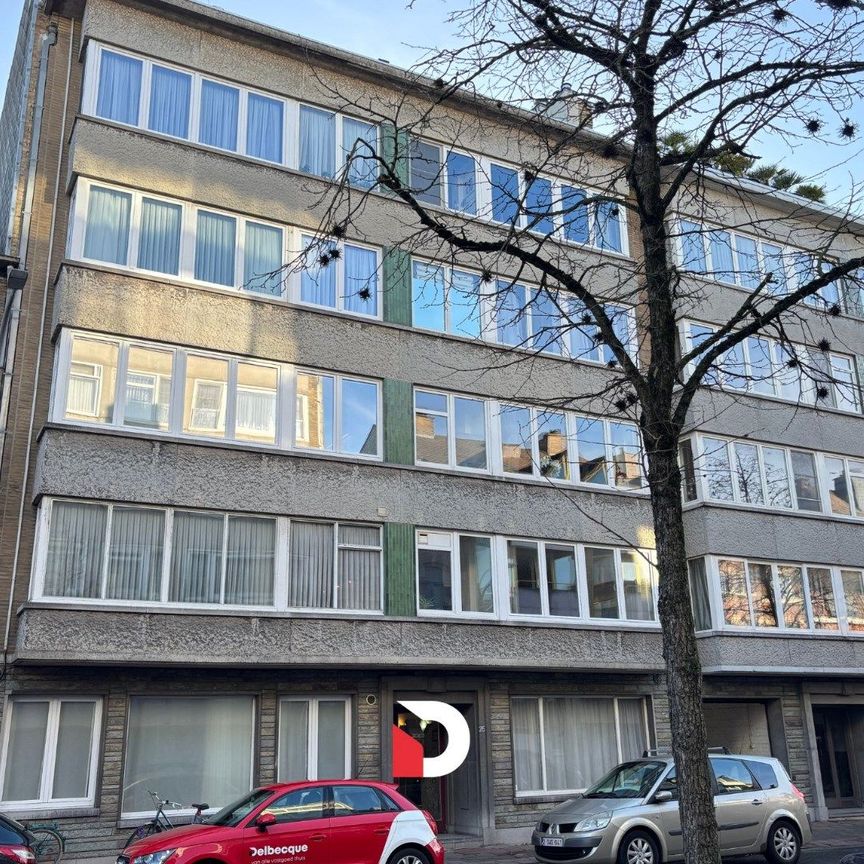 Ruim volledig gerenoveerd appartement met 2 slaapkamers en garagebox - Photo 1