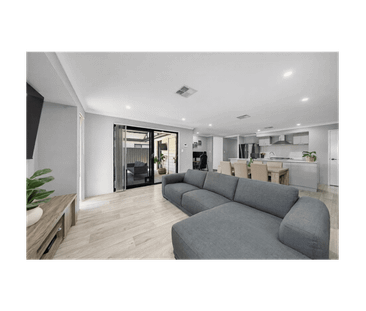 Spacious outdoor living - Photo 1