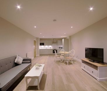 Petersfield Avenue, Slough, Berkshire,SL2 - Photo 4