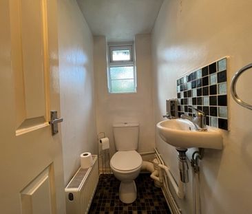 Sandy Lane, Farnborough, GU14 - Photo 6