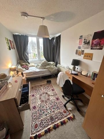 4 bedroom flat to rent - Photo 3