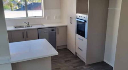 Sunny deck near Sunnyvale station - Photo 4