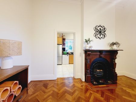 Caulfield North - Photo 3