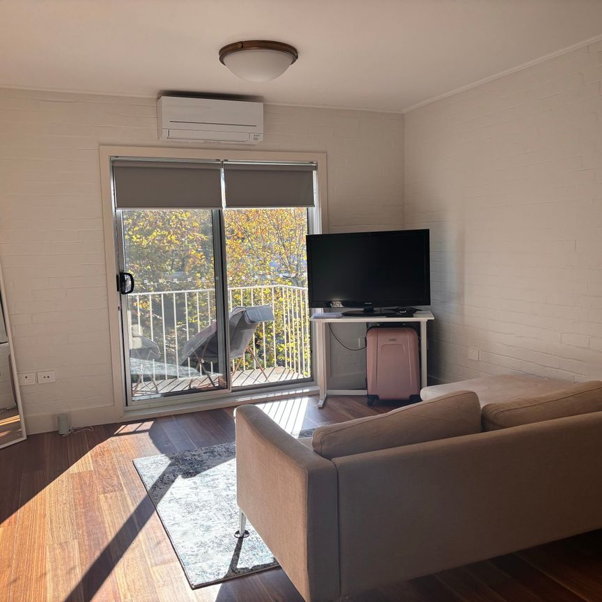 North Melbourne - Photo 1