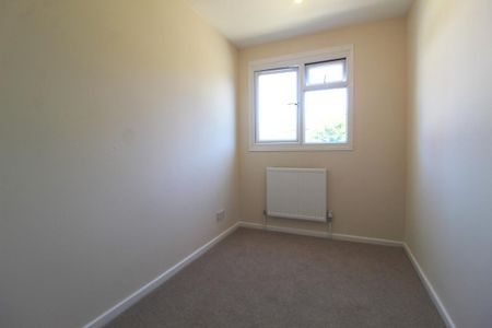 3 bedroom apartment to rent - Photo 2