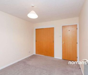 Corfe Way, Farnborough, GU14 - Photo 2