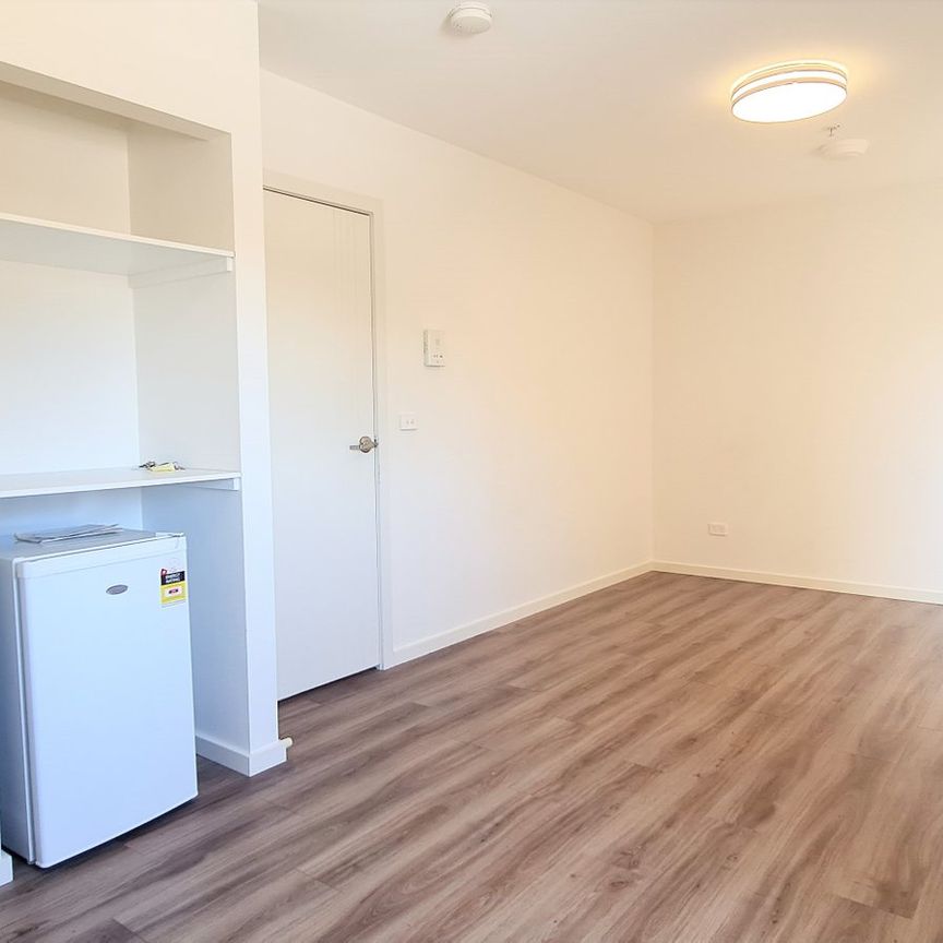 Single room in rooming house - Prime location - Photo 1