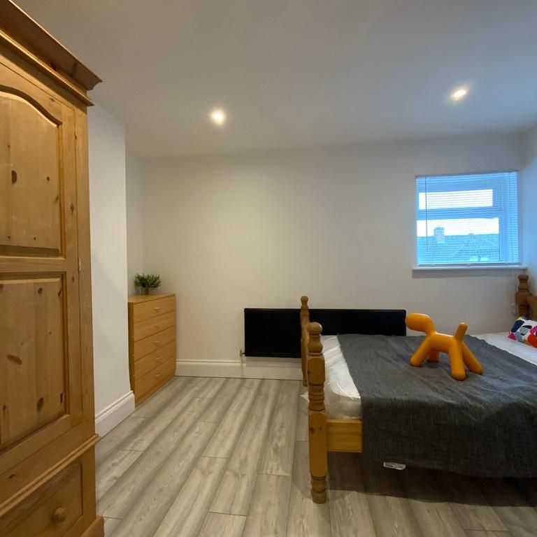 1 bedroom in a house share to rent - Photo 1