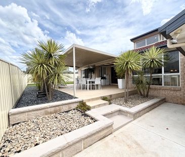 Stunning Family Retreat in Mount Annan - Photo 4
