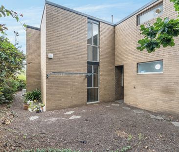 Stylish, Newly Updated Apartment Close to the Heart of Geelong - Photo 2