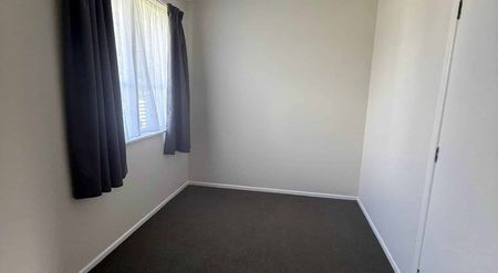 1.5 bedroom unit with carport - Photo 3