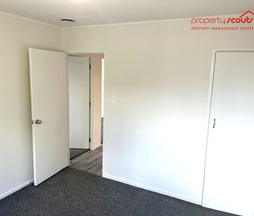 Comfortable 4-Bedroom Home With Large Yard & Rumpus - Photo 2