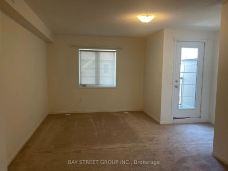 Condo Townhouse For Lease | E9299939 - Photo 2