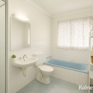 Spacious Two-Bedroom Apartment in Prime Maroubra Location - Photo 2