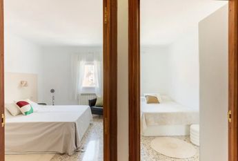 Calle de Gómez de Avellaneda, Madrid, Community of Madrid 28017