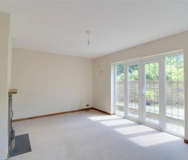 5 bedroom detached house to rent - Photo 2