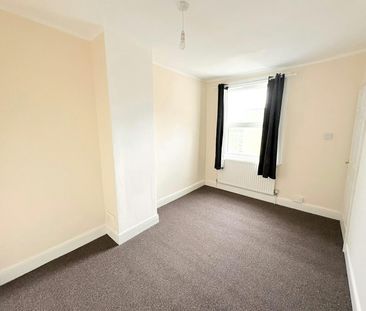 Terraced House to rent on - Photo 5