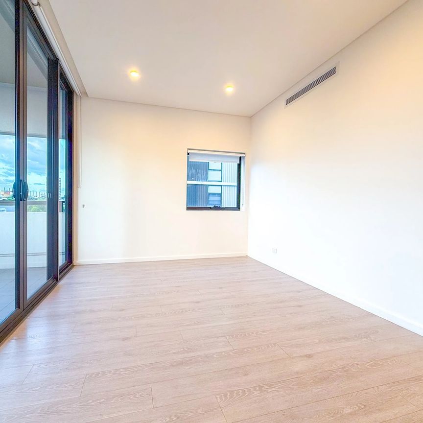 Parkside Home I Formal Dining Area I Walk to Shops & Station - Photo 1