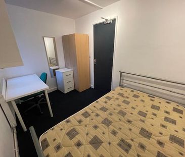 1 bedroom in a house share to rent - Photo 5