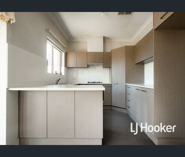 Quiet cul-de-sac living with Quality finishes throughout. - Photo 5