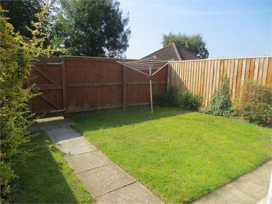 3 bedroom semi-detached house to rent - Photo 1