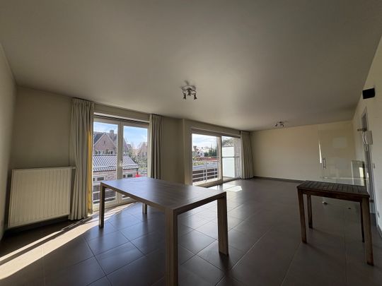 Lichtrijk appartement met twee slaapkamers + garage - Photo 1