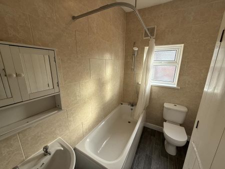 2 bedroom terraced house to rent - Photo 2