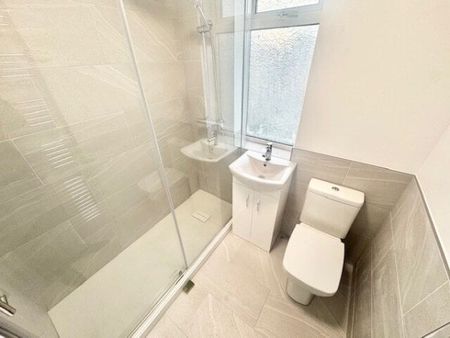 Glenwood Avenue, Rainham, RM13 9AD, Property for rent - Photo 5