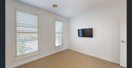 Unparalleled Elegance on the Water's Edge - Photo 3