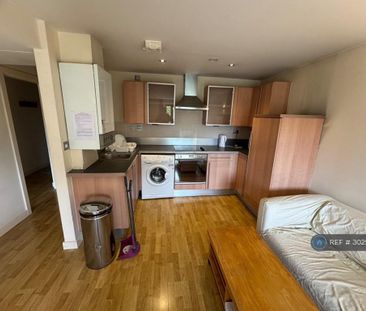 1 bedroom flat to rent - Photo 4