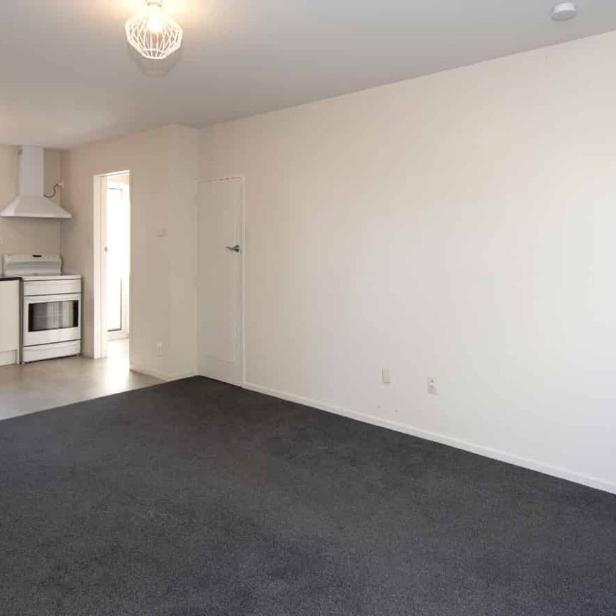 Embrace the simplicity of easy living - Photo 1