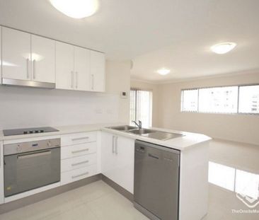 Modern & Spacious Two-Bedroom Apartment in Mount Gravatt East - Photo 5