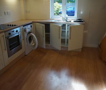 2 bedroom terraced house to rent - Photo 4