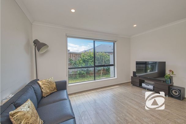 PARK FACING BEAUTY - Photo 1