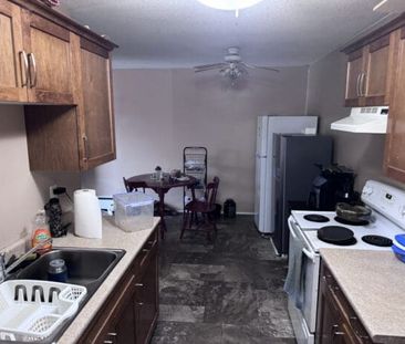 Cozy 2-Bedroom Apartment on Gordon Drive - Photo 5